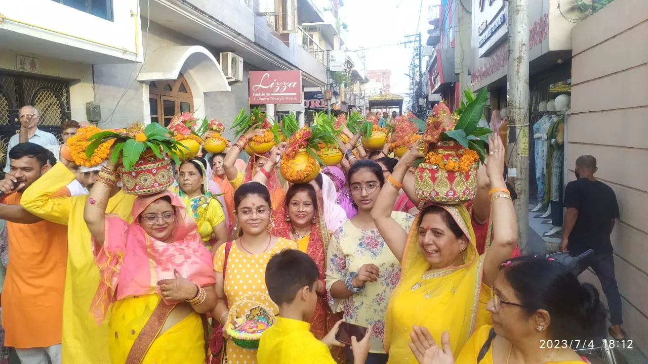 बरेली: कलश यात्रा के साथ श्रीमद्भागवत कथा ज्ञान यज्ञ शुरू