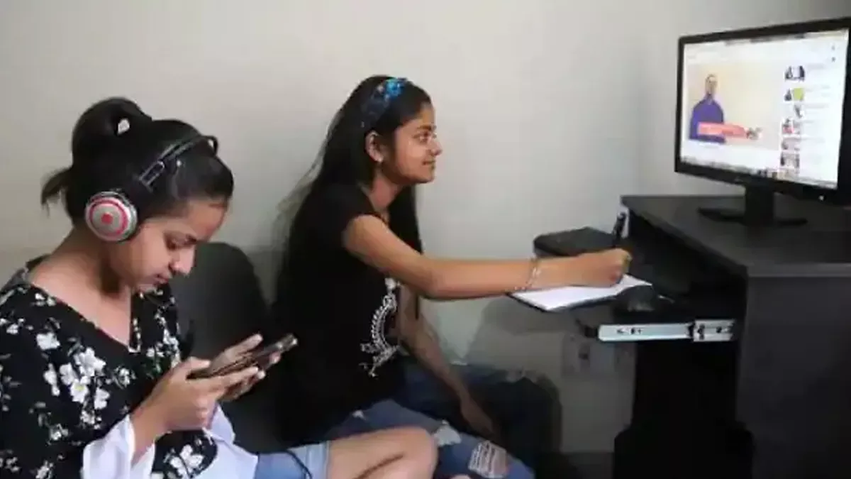 मोबाइल-लैपटॉप का ज्यादा इस्तेमाल कहीं छीन न ले आप के बच्चों की आंखों की रौशनी, आज ही लाइफस्टाइल में करें ये बदलाव