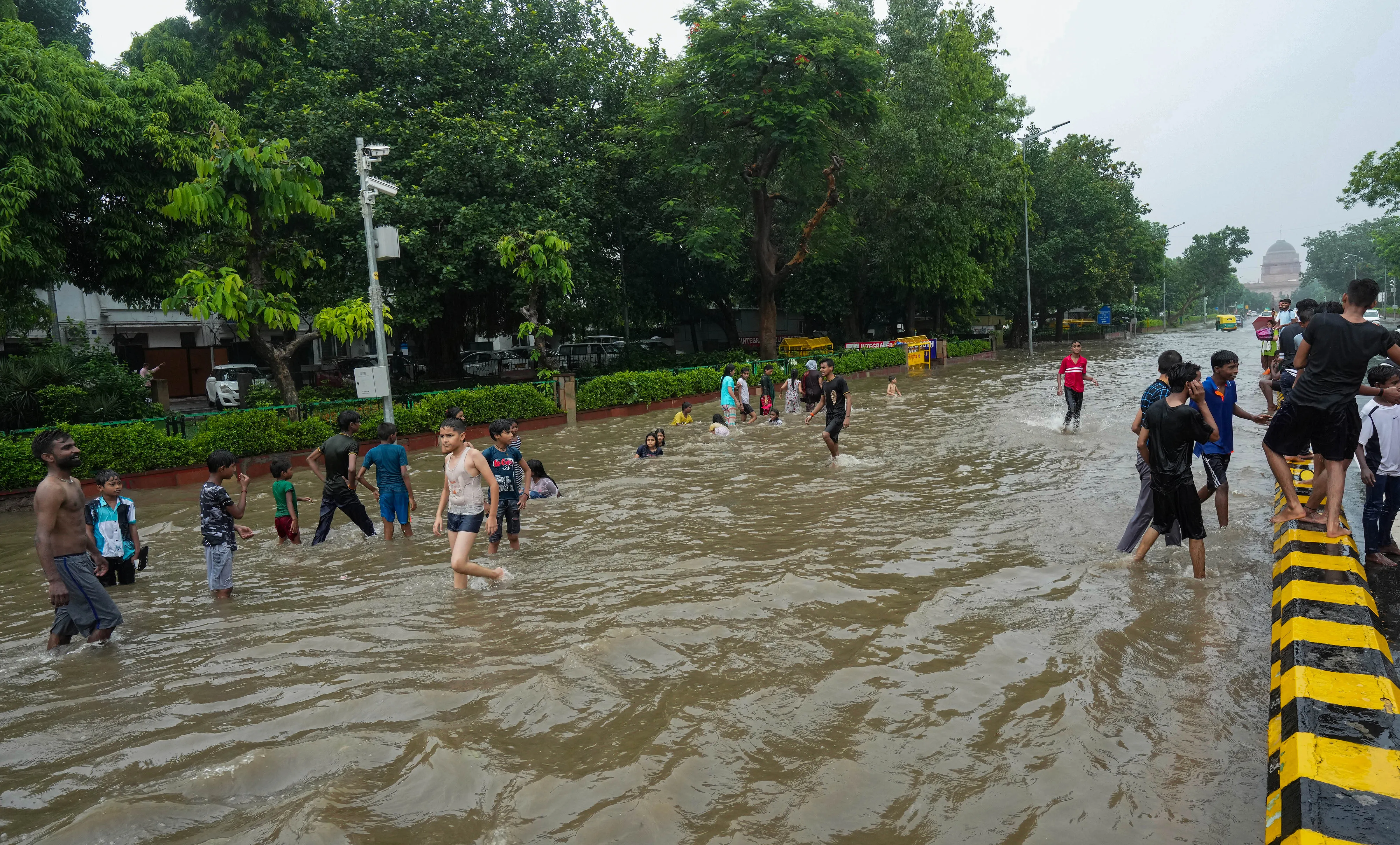 पश्चिमी विक्षोभ, मानसूनी पवन के आपसी संपर्क से उत्तर-पश्चिम भारत में मूसलाधार बारिश 