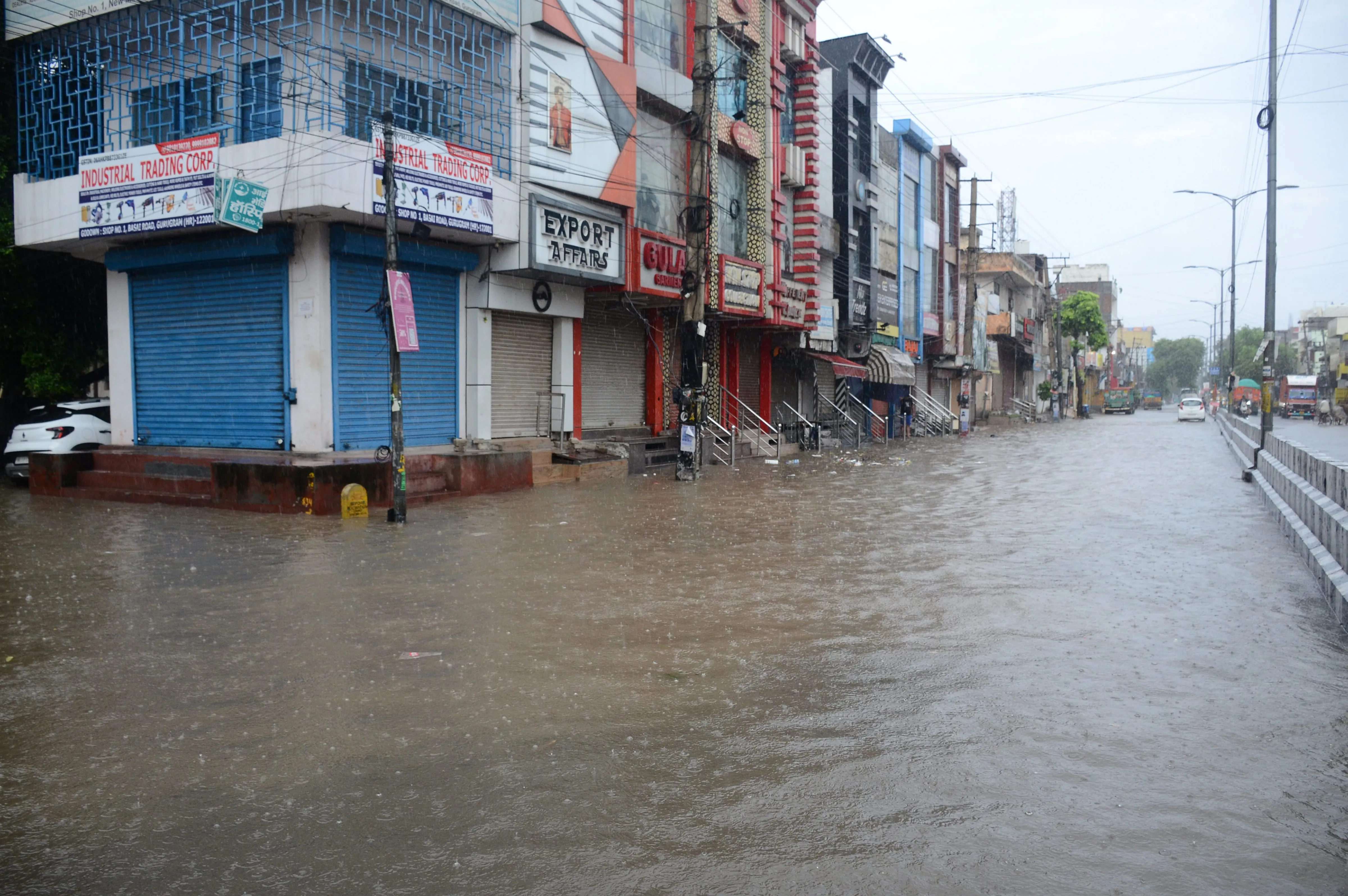 दिल्ली में भारी बारिश : केजरीवाल ने अधिकारियों की रविवार की छुट्टी की रद्द 