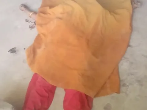 पीलीभीत: चूल्हे पर बन रहा था खाना, संदिग्ध परिस्थितियों मृत मिली युवती 