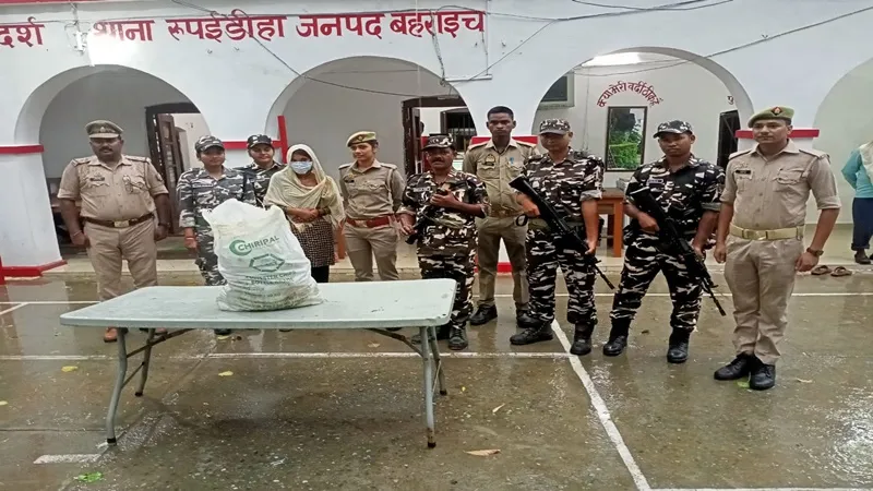 बहराइच: 82 बोतल शराब के साथ युवती गिरफ्तार, नेपाल सीमा पर जांच के दौरान हुआ खुलासा