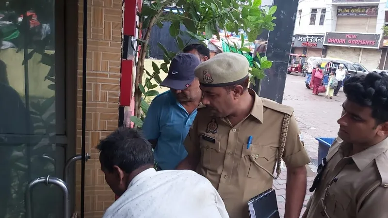 उन्नाव रेलवे स्टेशन के डीलक्स टॉयलेट में फंदे से लटकता मिला केयरटेकर का शव