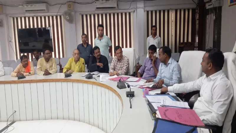 अयोध्या : दो माह बाद से त्योहार, सड़कों पर चलना दुश्वार