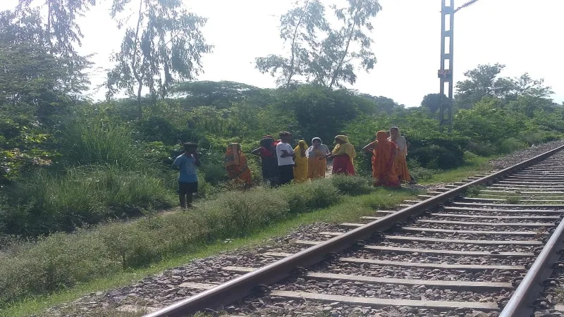 बाराबंकी में ट्रेन से कटकर युवक की मौत , एक घंटे तक बंद रहा संचालन  