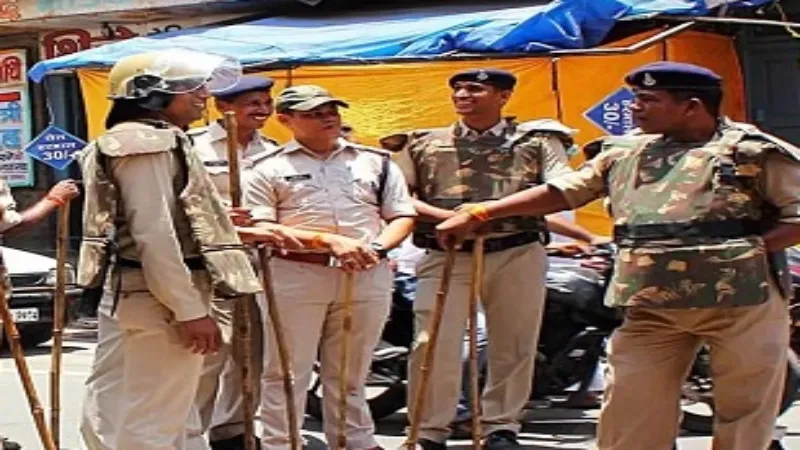 बलिया में संत रविदास की प्रतिमा में तोड़फोड़, मौके पर पुलिस बल तैनात 