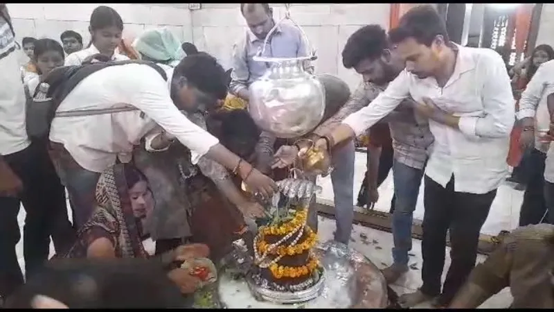 नव सत्रारम्भ : श्री विश्वनाथ मंदिर में हुई पूजा-अर्चना, विश्वविद्यालय परिवार के सदस्य हुए शामिल