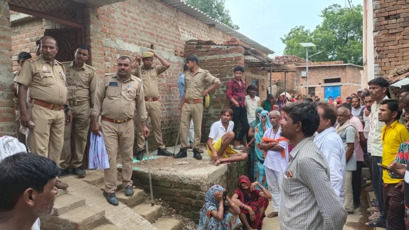 हमीरपुर : शराबी नाती ने वृद्ध बाबा को डंडों से पीटकर मार डाला, नशे में शव के साथ कई घंटे लेटा रहा युवक  