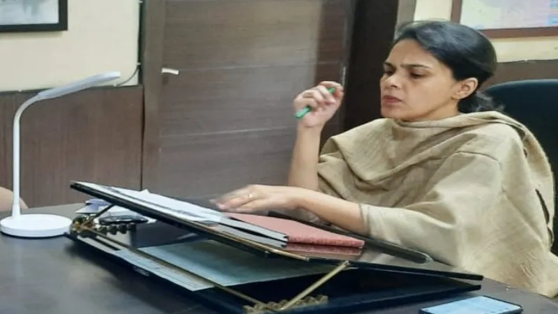 भूखंडों पर अवैध प्लाटिंग करने वालों पर कठोरतम कार्यवाही जरूरी : मंडलायुक्त