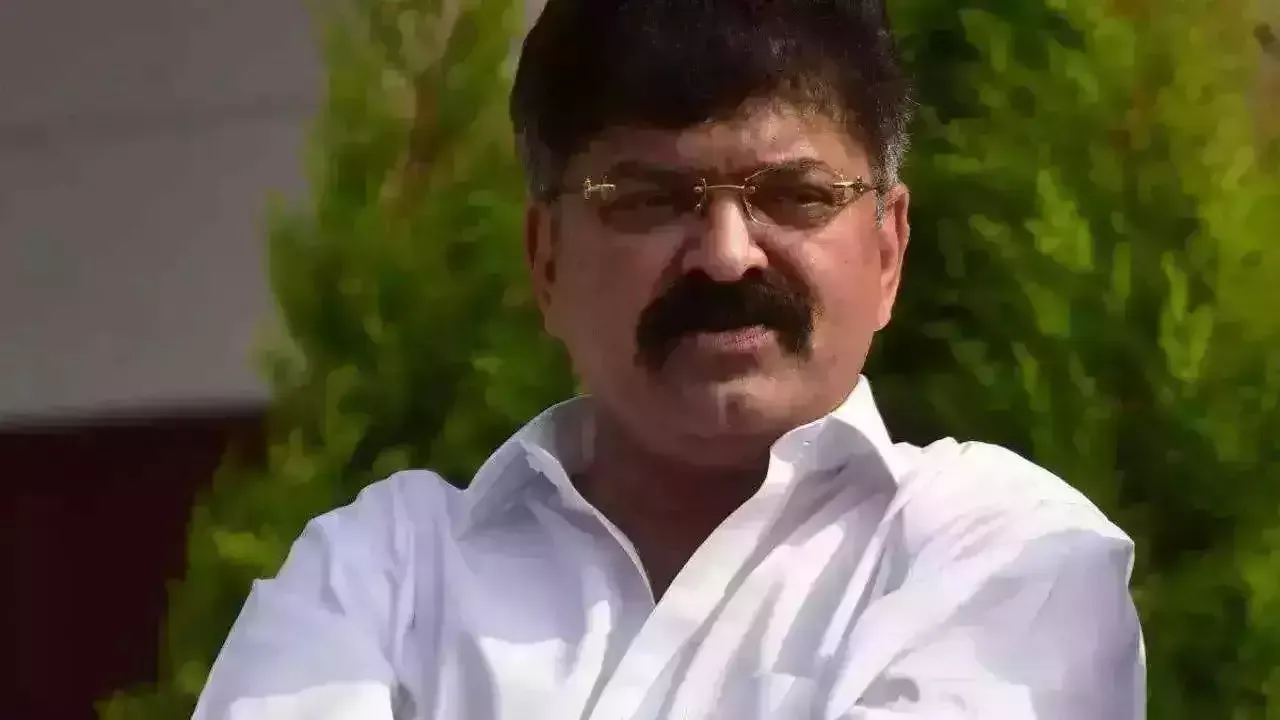 जितेंद्र आव्हाड ने अजित पवार और बागी गुट पर साधा निशाना 
