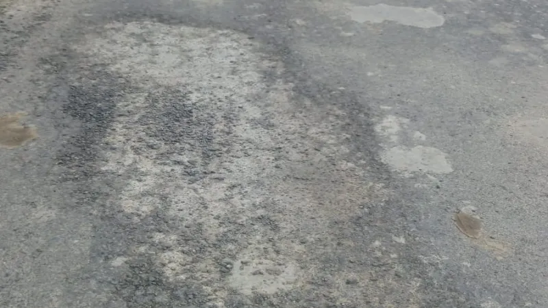 अयोध्या : पहली ही बारिश में सड़क निर्माण की खुली पोल, लोगों में आक्रोश 