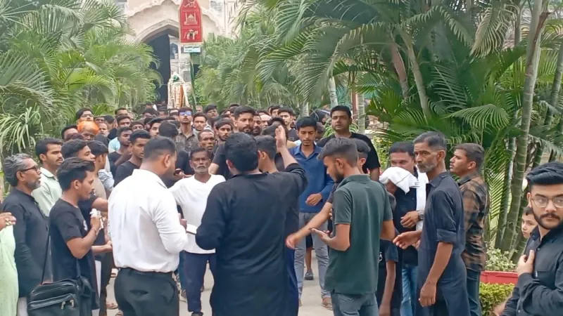 Muharram 2023 : पूरी शान से उठा हसनू कटरा का कदीमी मेहंदी जुलूस
