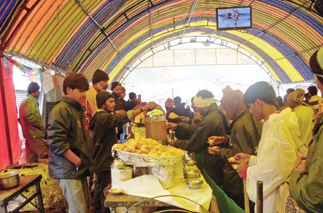 जम्मू: अमरनाथ श्रद्धालुओं के लिए जीवनरेखा बना लंगर 