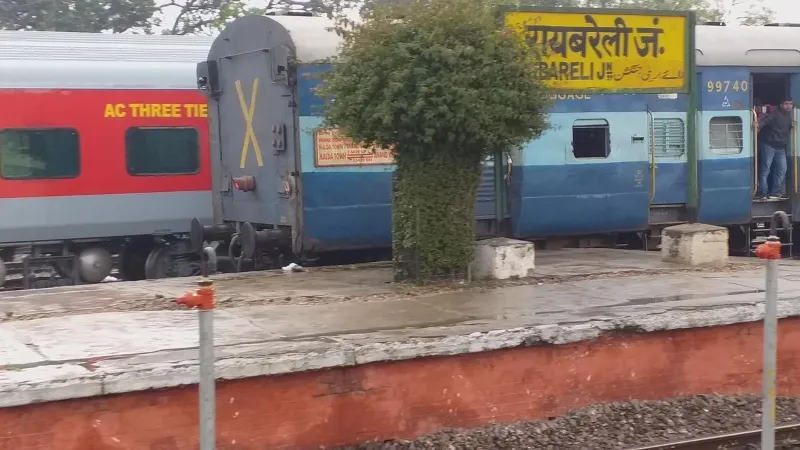 रायबरेली : बारिश बनी मुसीबत, ट्रैक पर जलभराव से चार ट्रेनें निरस्त