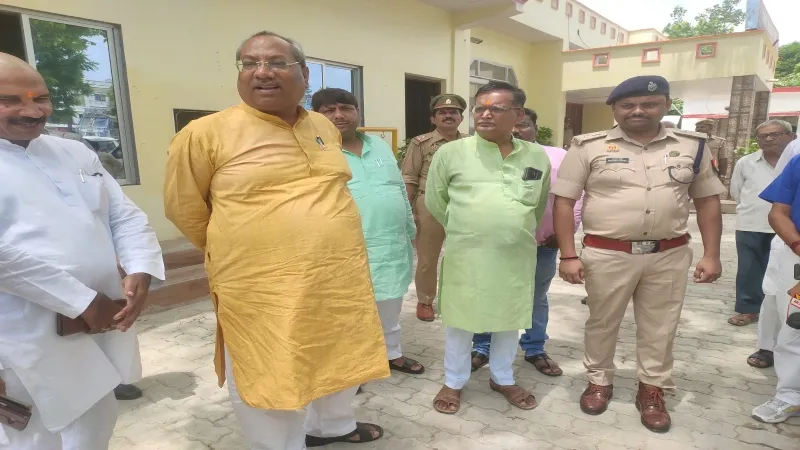 बहराइच : जरवल रोड थाने का प्रभारी मंत्री ने किया औचक निरीक्षण