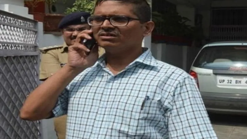 प्रयागराज में पूर्व आईपीएस अमिताभ ठाकुर समेत 20 छात्रों पर FIR दर्ज 