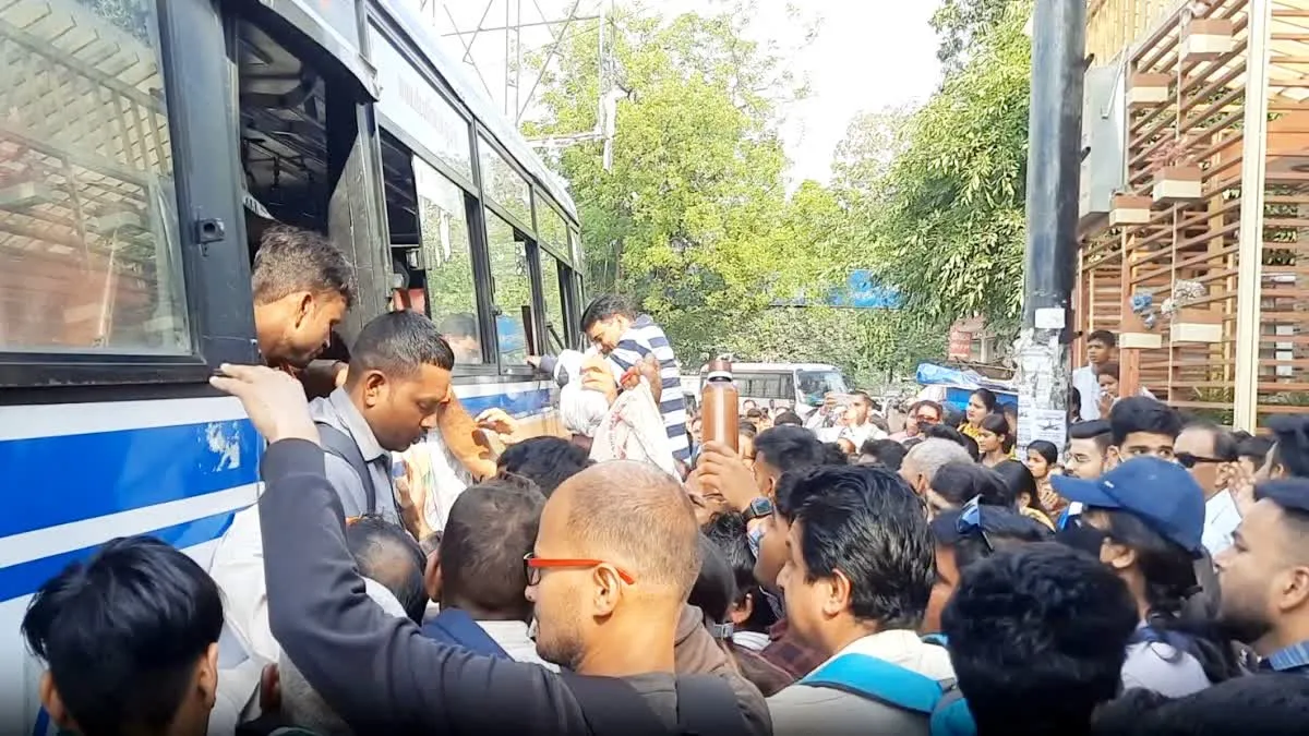 हल्द्वानी: स्टेशन में उमड़ी हरिद्वार जाने वाले परीक्षार्थियों की भीड़