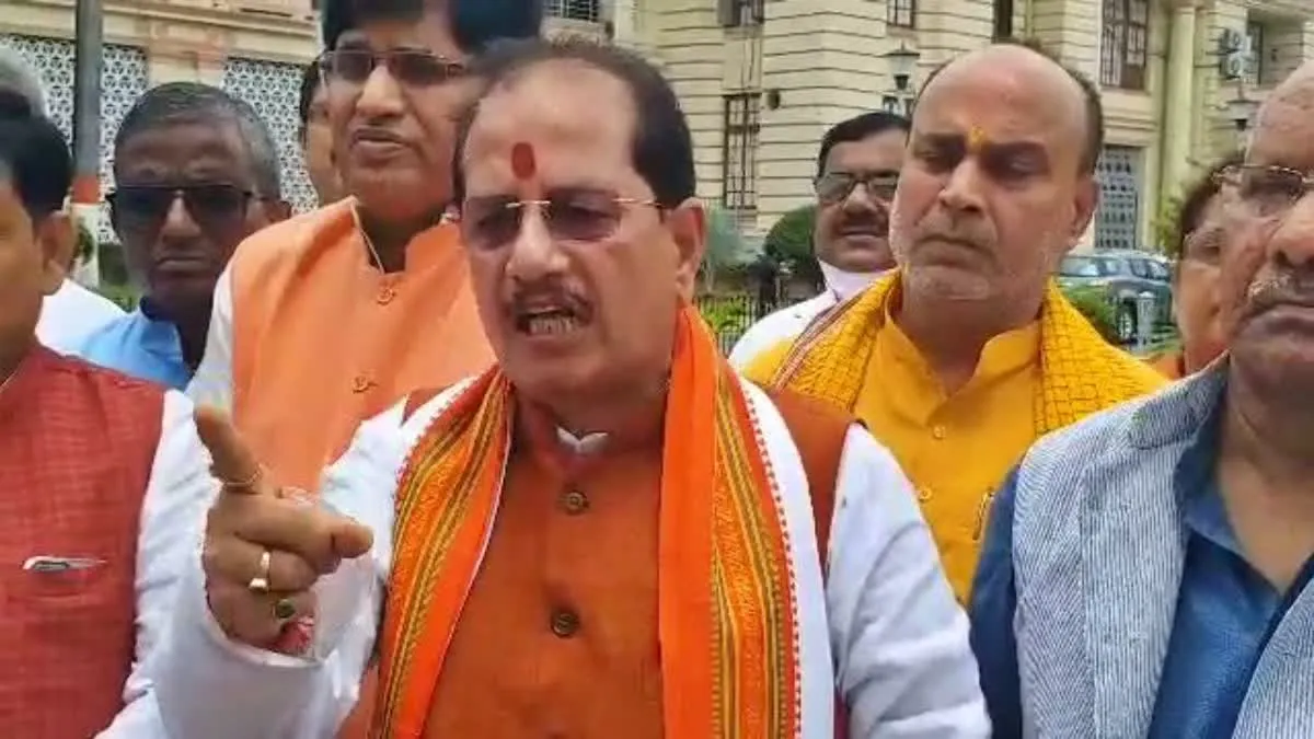 बिहार विधानमंडल का मानसून सत्र शुरू, भाजपा ने की तेजस्वी से इस्तीफे की मांग 