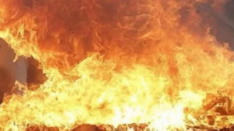 नोएडा में फैक्टरी में आग लगने से चार झुलसे, एक की मौत 
