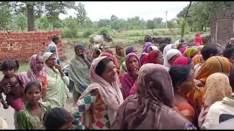 बहराइच : प्रेमी ने प्रेमिका को मिलने बुलाया तो परिवार के लोगों ने पीटा, हत्या कर शव लटकाने का आरोप