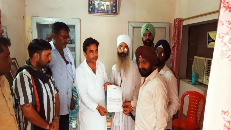 अयोध्या : प्रियंका वाड्रा का शोक संदेश लेकर प्रतिनिधिमंडल पहुंचा पूर्व चेयरमैन के घर 