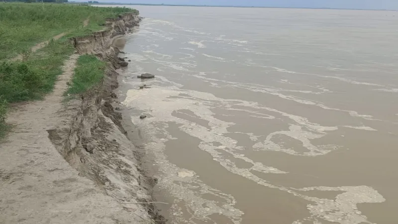 अयोध्या में सरयू नदी का जलस्तर स्थिर, कटान हुई तेज 