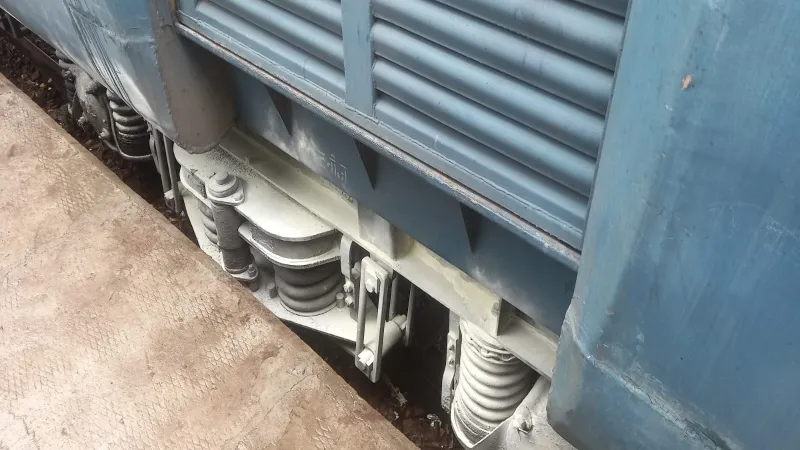 Railway News : गोरखपुर अयोध्या पैसेंजर ट्रेन का ब्रेक जाम, मचा हड़कंप 