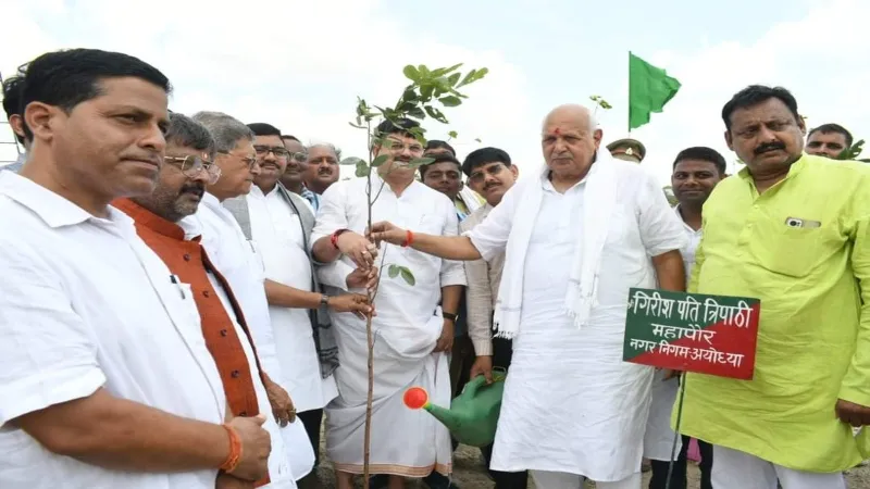 पौधरोपण अभियान : कृषि मंत्री ने अयोध्या में की शुरुआत, जनपद में रोपे गए 34.38 लाख पौधे