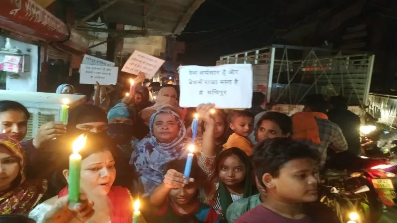 अयोध्या : समाजवादी पार्टी ने मणिपुर घटना को बताया शर्मनाक, निकाला कैंडल मार्च