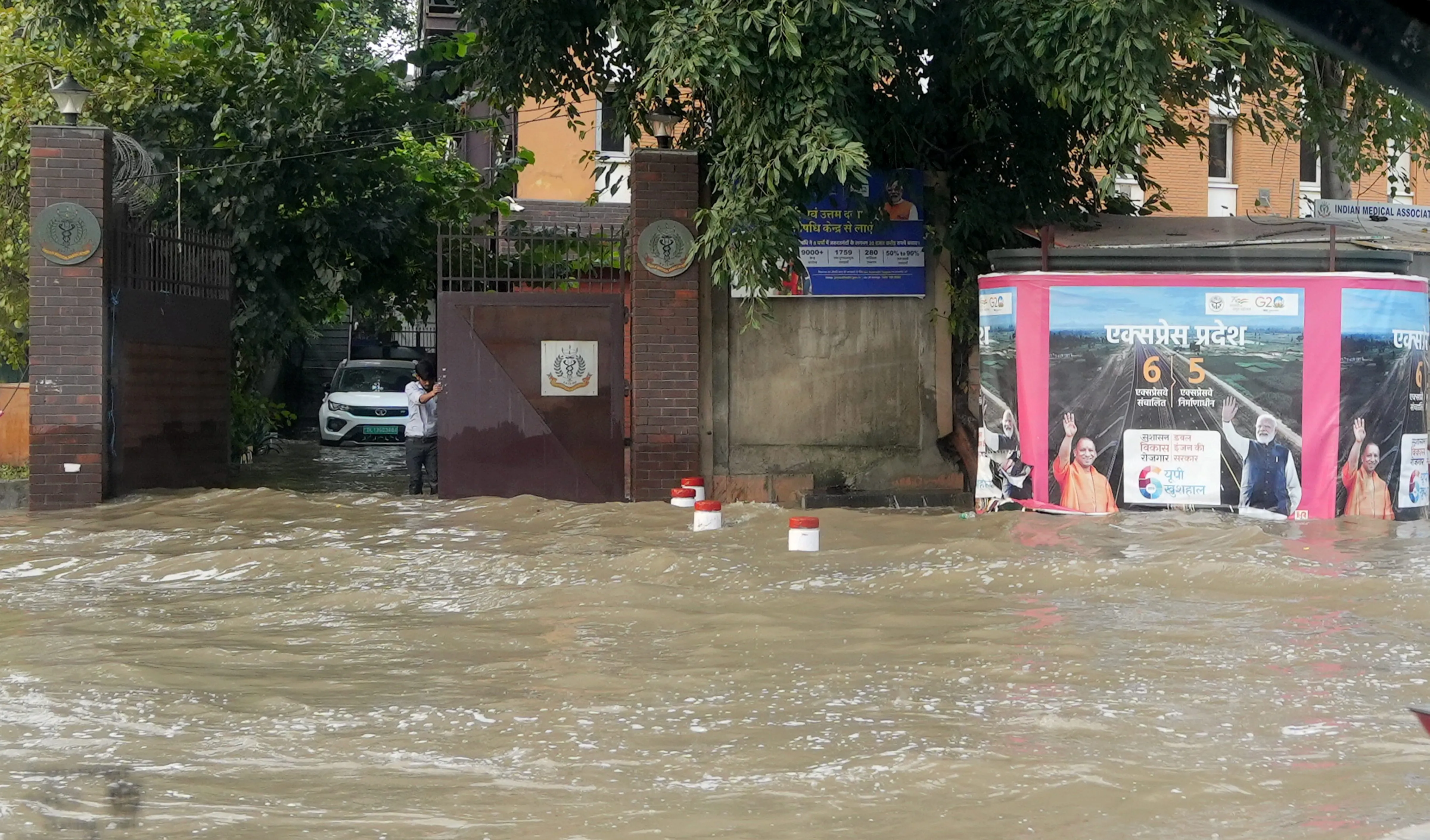 ‘आप’ ने दिल्ली में बाढ़ के लिए भाजपा को ठहराया जिम्मेदार, गृहमंत्री को पत्र लिखकर यमुना में कम पानी छोड़ने का किया था अनुरोध 