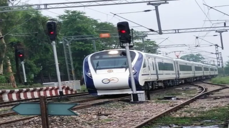 गोंडा : गोरखपुर-लखनऊ के बीच वंदेभारत ट्रेन का हुआ ट्रायल