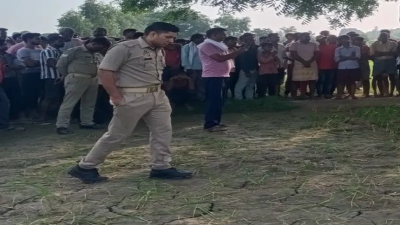 हरदोई : दुपट्टे के टुकड़ों में लटके मिले प्रेमी-प्रेमिका के शव, कई एंगल से जांच कर रही पुलिस 