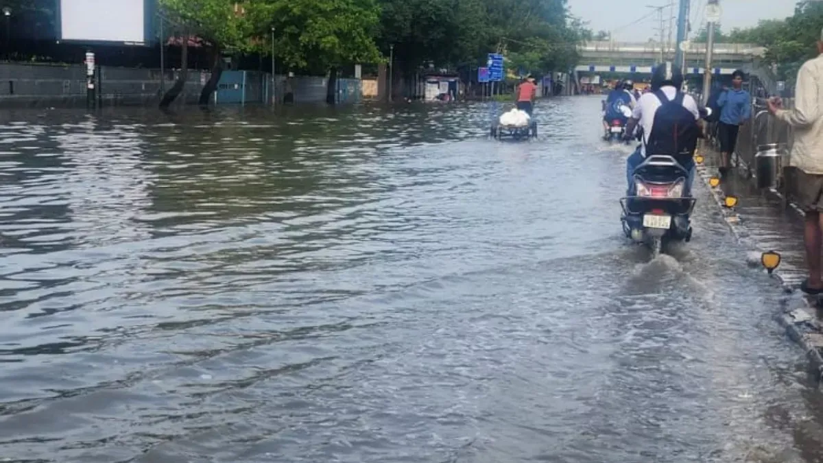 यमुना में जलस्तर घटने पर उत्तरी दिल्ली के निवासी अपने घरों की ओर लौटे 
