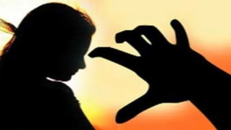सुल्तानपुर : छात्रा से की छेड़छाड़, शिकायत पर घर में घुसकर पीटा 
