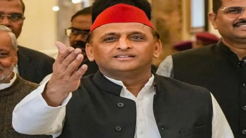 मणिपुर पर संसद में बोलने से कतरा रहे हैं PM मोदी : अखिलेश यादव 