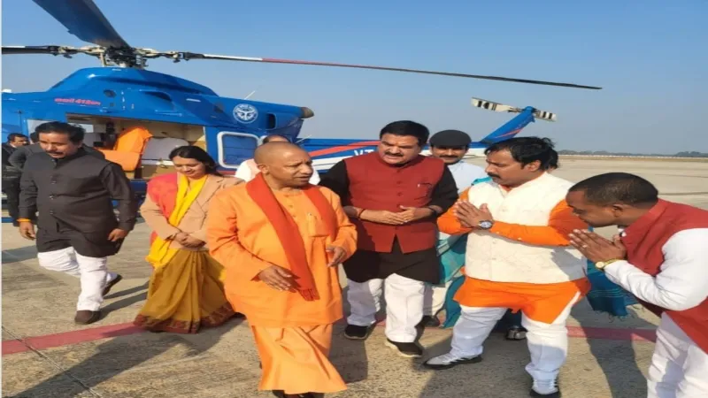 वाराणसी पहुंचे CM योगी,  पीएम मोदी के जनसभा स्थल का किया निरीक्षण