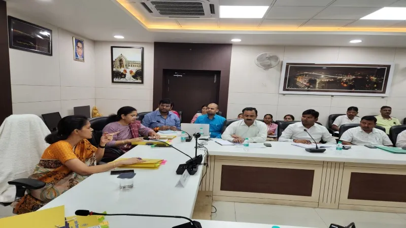 लखनऊ : मंडलायुक्त की बैठक में नहीं पहुंचे जीएम डीआईसी, जारी हुआ कारण बताओ नोटिस 