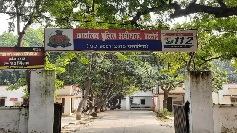 हरदोई : होमगार्डों की दबंगई, महिला को निर्वस्त्र कर पीटते हुए गांव में घुमाने का आरोप   
