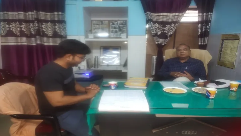 अयोध्या : सीएमओ के निरीक्षण में तीन कर्मचारी मिले अनुपस्थित