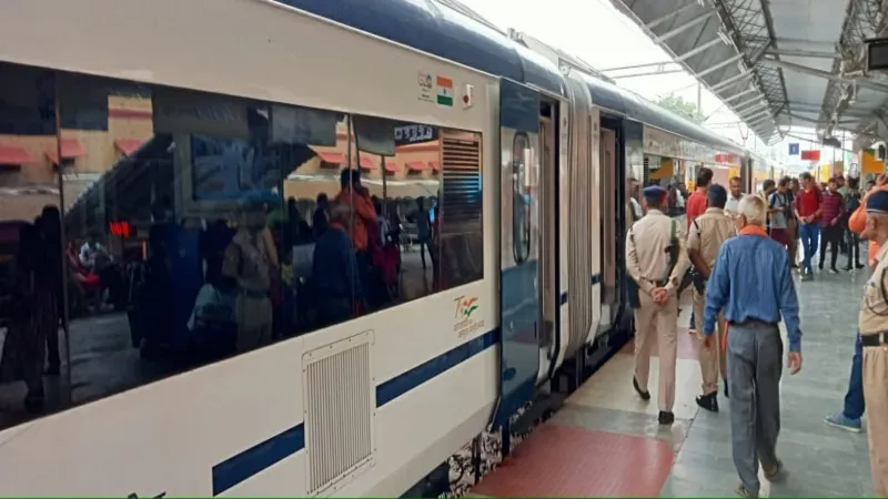 Vande Bharat : पहले दिन 16 मिनट पहले ही अयोध्या पहुंची Train