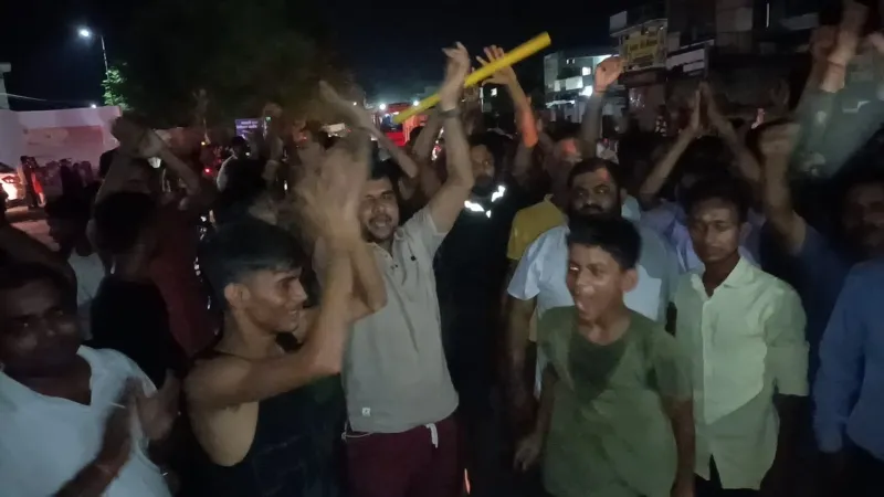 बहराइच में अघोषित बिजली कटौती से लोग बेहाल, हाईवे जाम कर हुआ प्रदर्शन   