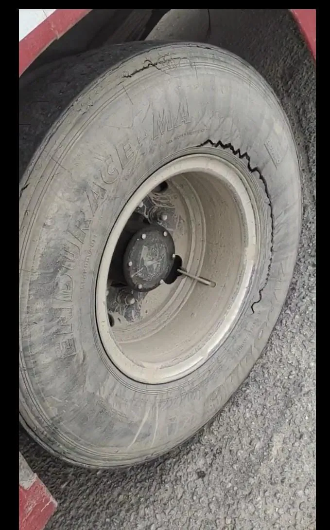 पंक्चर टायर पर बस दौड़ाकर यात्रियों की जान से खतरे में डाली, मुरादाबाद से बरेली आ रही रोडवेज बस का वीडियो हुआ वायरल