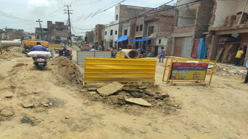 संकट : रामपथ पर टूटी पाइप लाइनों से नगर निगम के सभी 38 नलकूप बंद