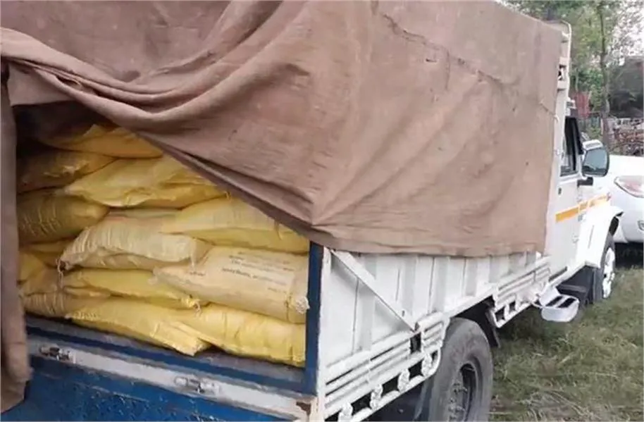 काशीपुर: पुलिस ने यूरिया खाद से भरे वाहन को पकड़ा, दुकान स्वामी सहित तीन लोगों के खिलाफ रिपोर्ट दर्ज