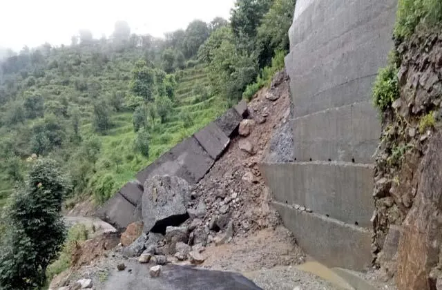 चंबा: भारी बारिश से 125 सड़कें बंद, 301 ट्रांसफार्मर और 61 पेयजल योजनाएं प्रभावित