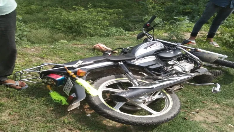 Hardoi Accident : ट्रैक्टर ने बाइक में मारी टक्कर, एक की मौत
