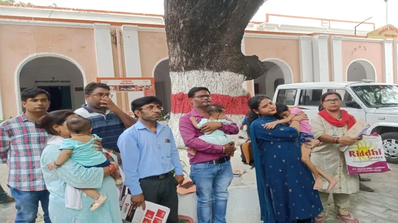 बहराइच : स्थानांतरण हुआ लेकिन शिक्षक नहीं किए जा रहे रिलीव, DM को दिया ज्ञापन 