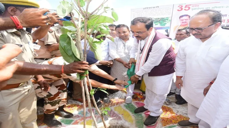 पौधरोपण अभियान : डिप्टी CM ने लगाया पौधा, कहा - पर्यावरण को रखना होगा स्वच्छ और सुंदर  