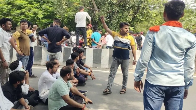 Allahabad University में छात्र की मौत पर बड़ा बवाल, तोड़फोड़ - चक्काजाम