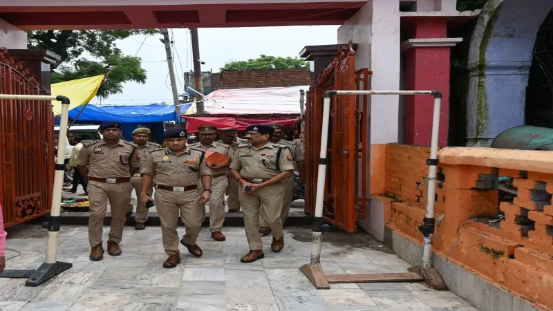 बाराबंकी : सावन मेले की सुरक्षा परखने पहुंचे एडीजी, मातहतों को दिए निर्देश